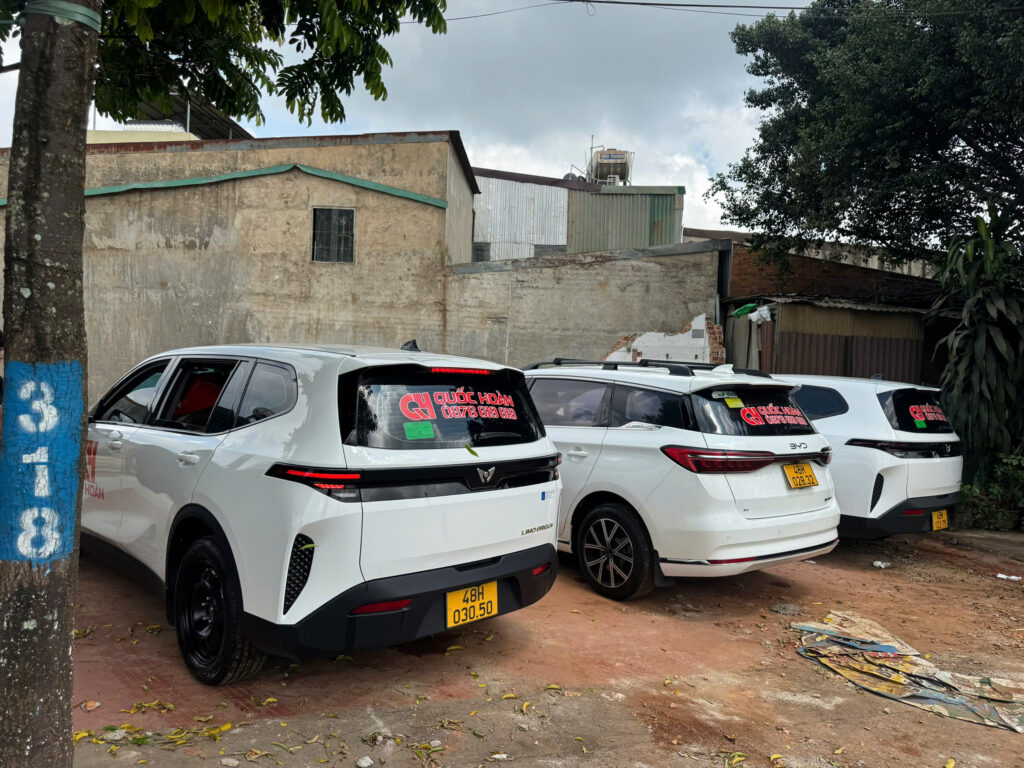 Đội xe · Góc chéo phía sau